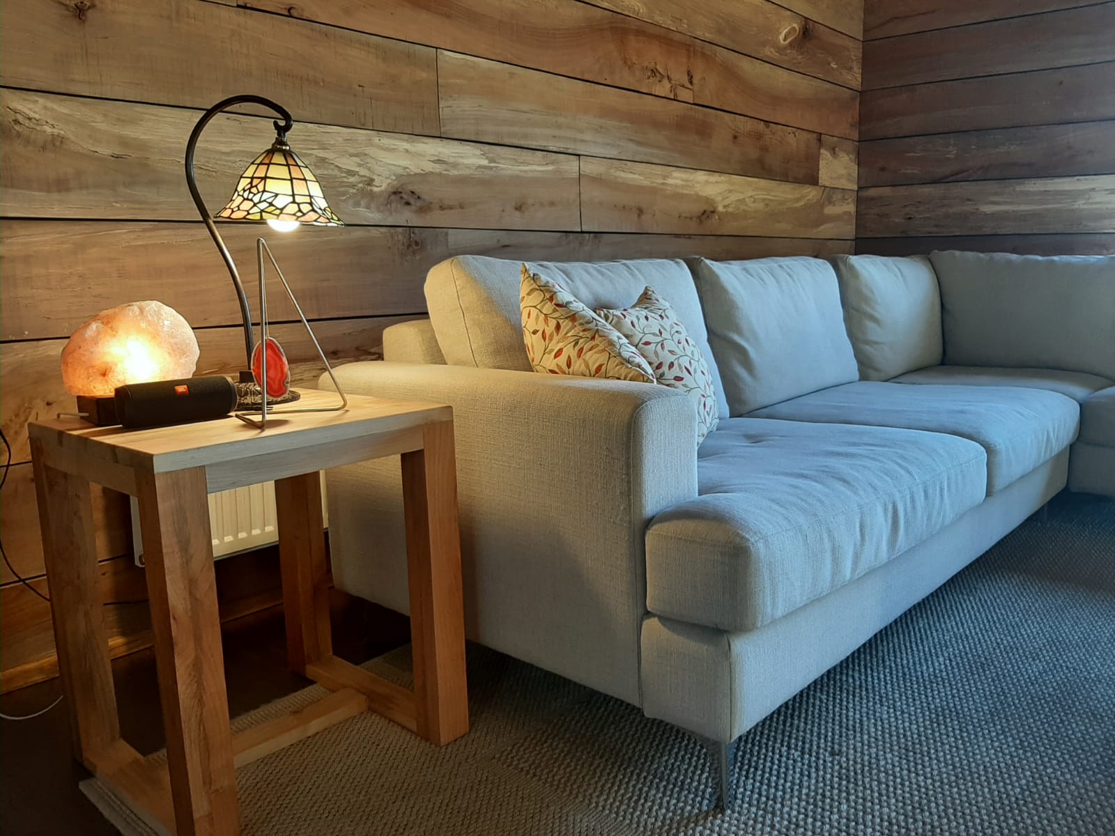 Mesa lateral de living en madera